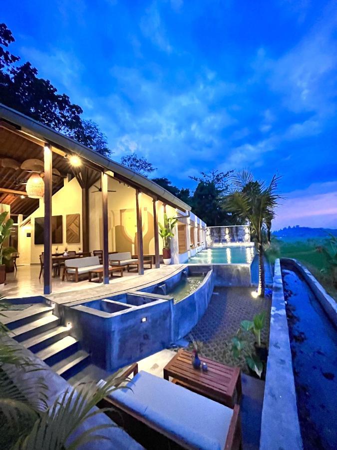Boutique Villa Jogja Senang Putjung Exterior photo