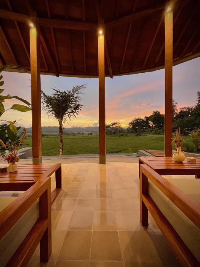 Boutique Villa Jogja Senang Putjung Exterior photo